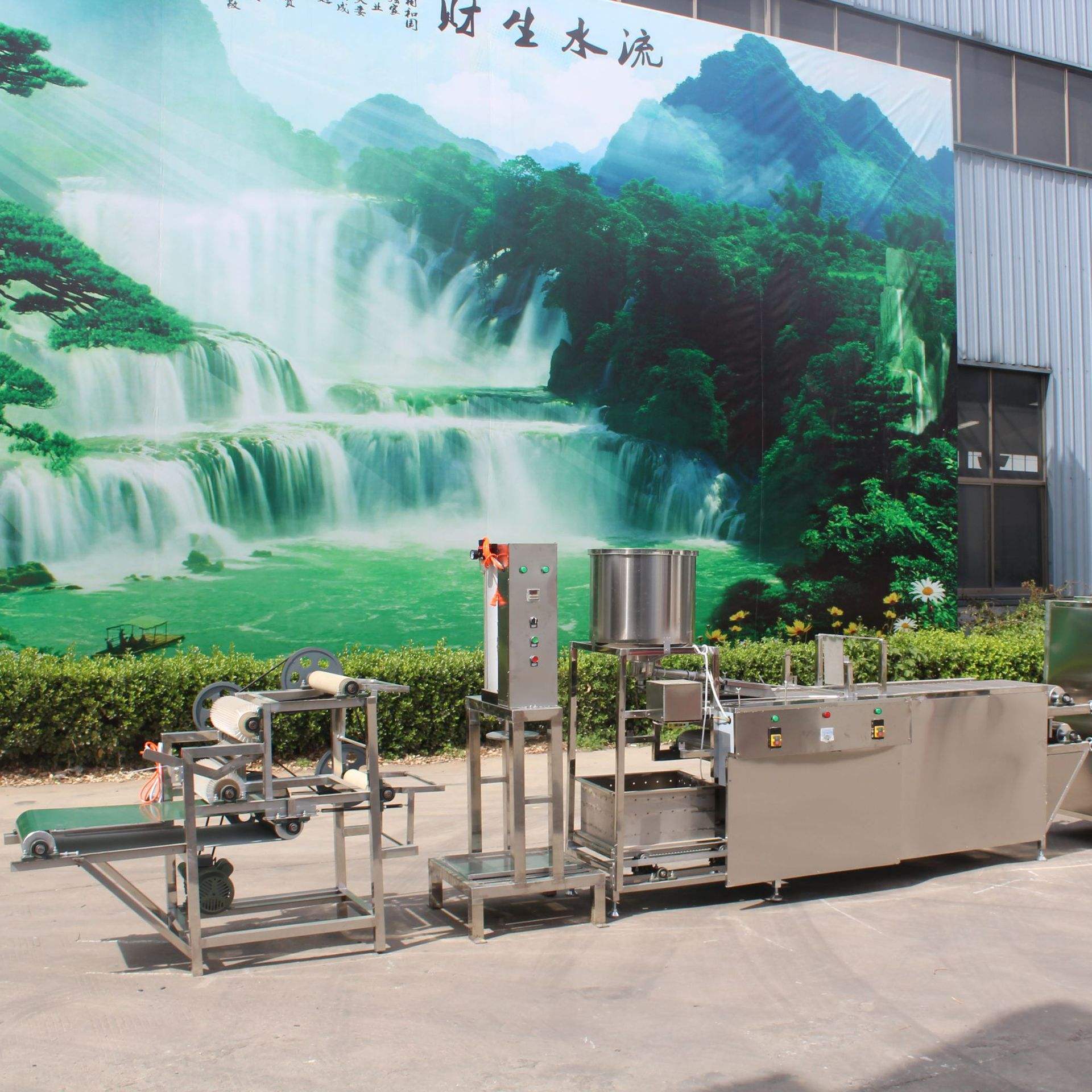 豆皮自動(dòng)化生產(chǎn)線需要工段的地方有幾個(gè)？自動(dòng)化生產(chǎn)分哪些設(shè)備？